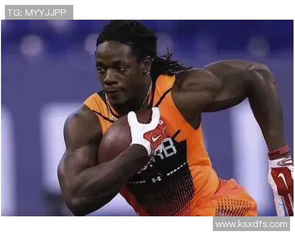 揭秘那些足球明星中没有腹肌的意外人物与他们的健身秘密